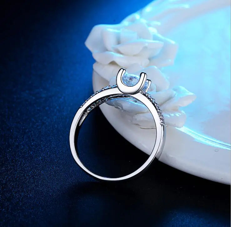 Anillo de Compromiso Diamante Imitación para Mujer Moderna